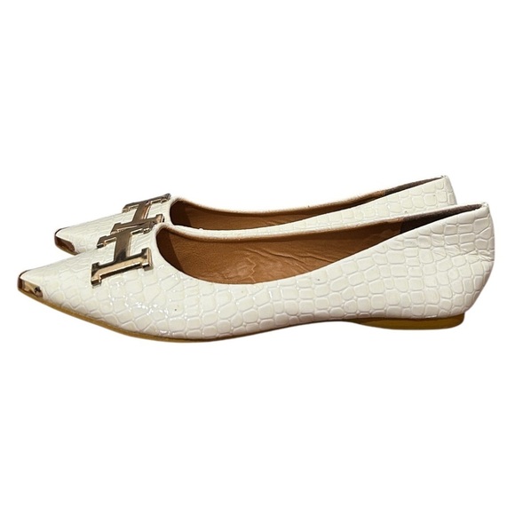 Women’s Off White Croc-Embossed Faux Leather Flats with “H” Gold Accent Sz 6.5 - Picture 6 of 13